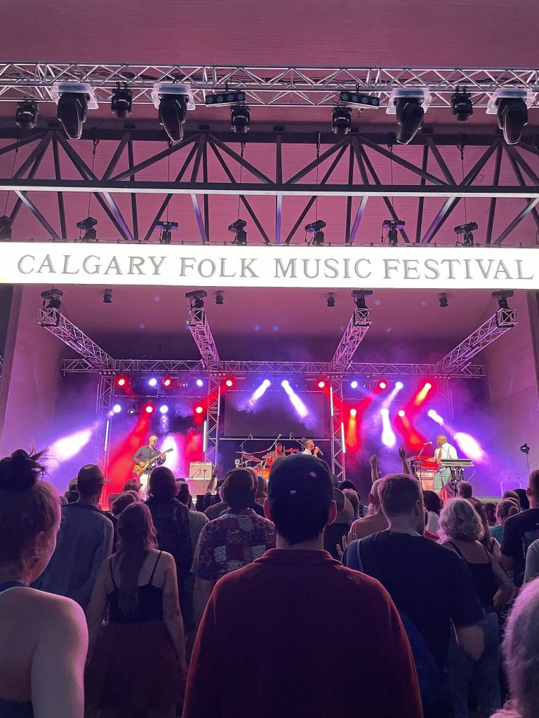 music concert stage (foto: JollyJamboree / CC0, Wikimedia Commons)