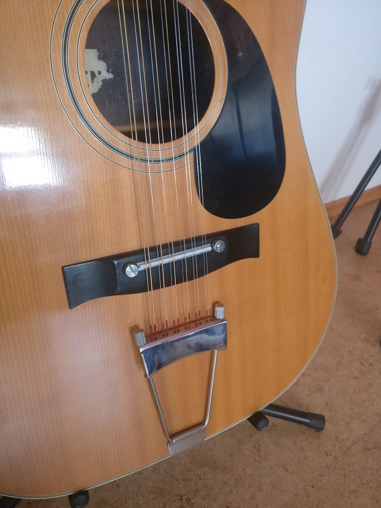 acoustic guitar (foto: Elmschrat / CC BY-SA 4.0, Wikimedia Commons)