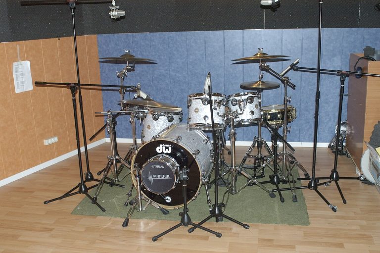 drum kit (foto: Danel Solabarrieta / CC BY-SA 2.5, Wikimedia Commons)