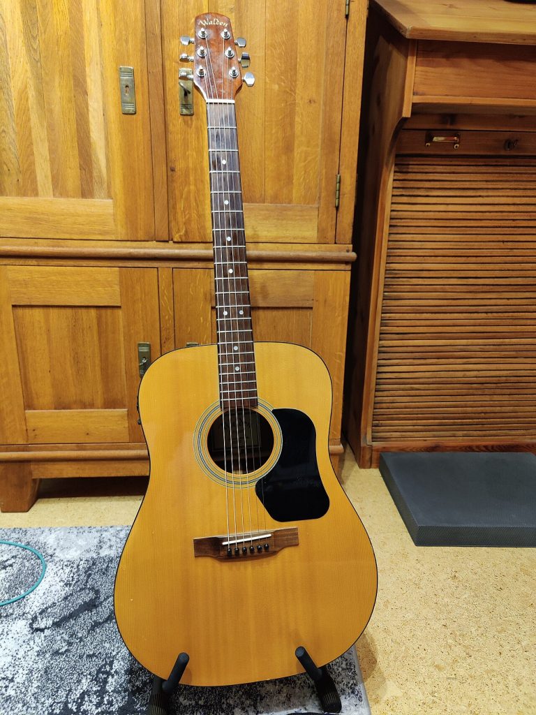acoustic guitar (foto: Elmschrat / CC BY-SA 4.0, Wikimedia Commons)