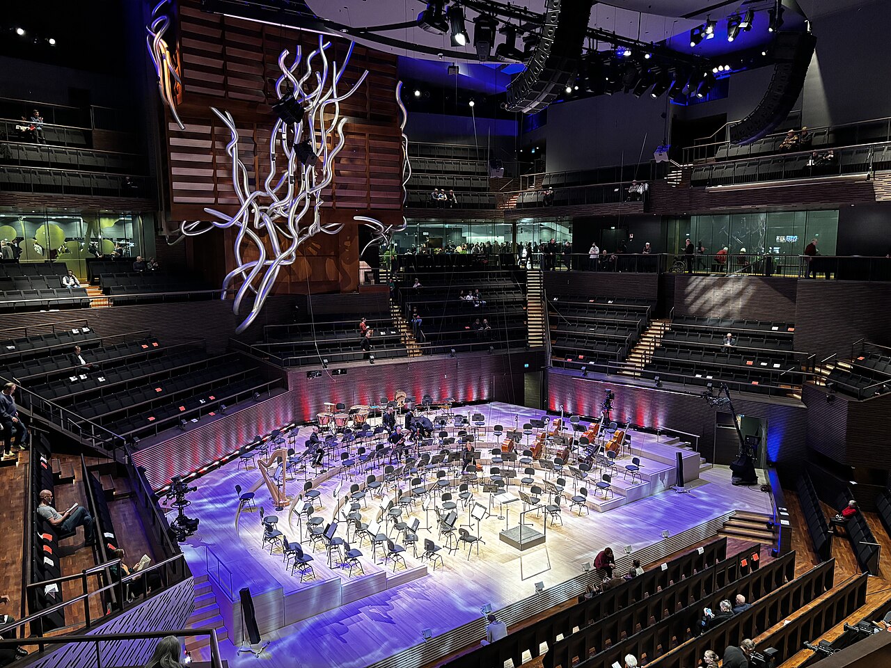 music concert stage (foto: Saruwine / CC BY 4.0, Wikimedia Commons)