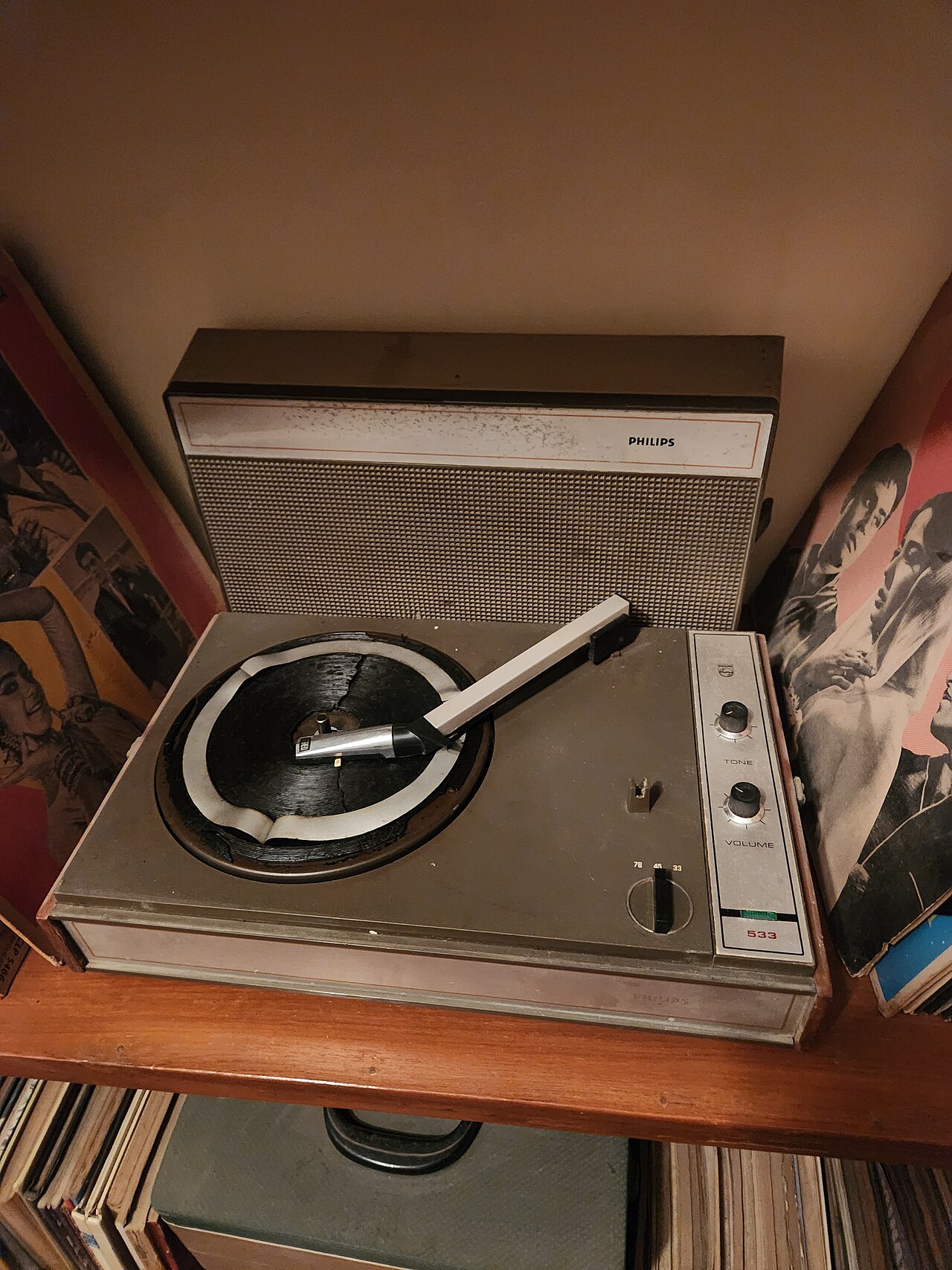 vinyl record player (foto: Amitbalani / CC0, Wikimedia Commons)