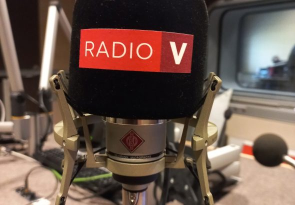 microphone recording studio (foto: Asurnipal / CC BY-SA 4.0, Wikimedia Commons)