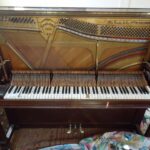 Demolition_of_upright_Knabe_piano_keyboard_hammers_removed