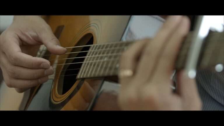 acoustic guitar strings