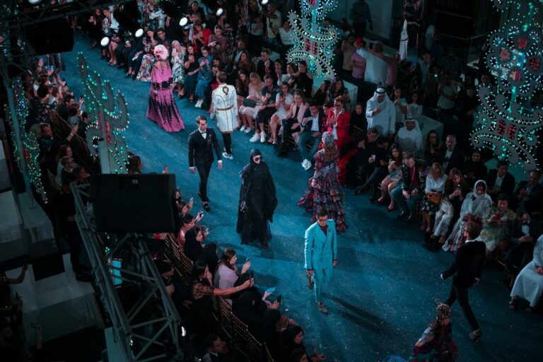 Eventi di moda live: sfilate che sfidano il convenzionale