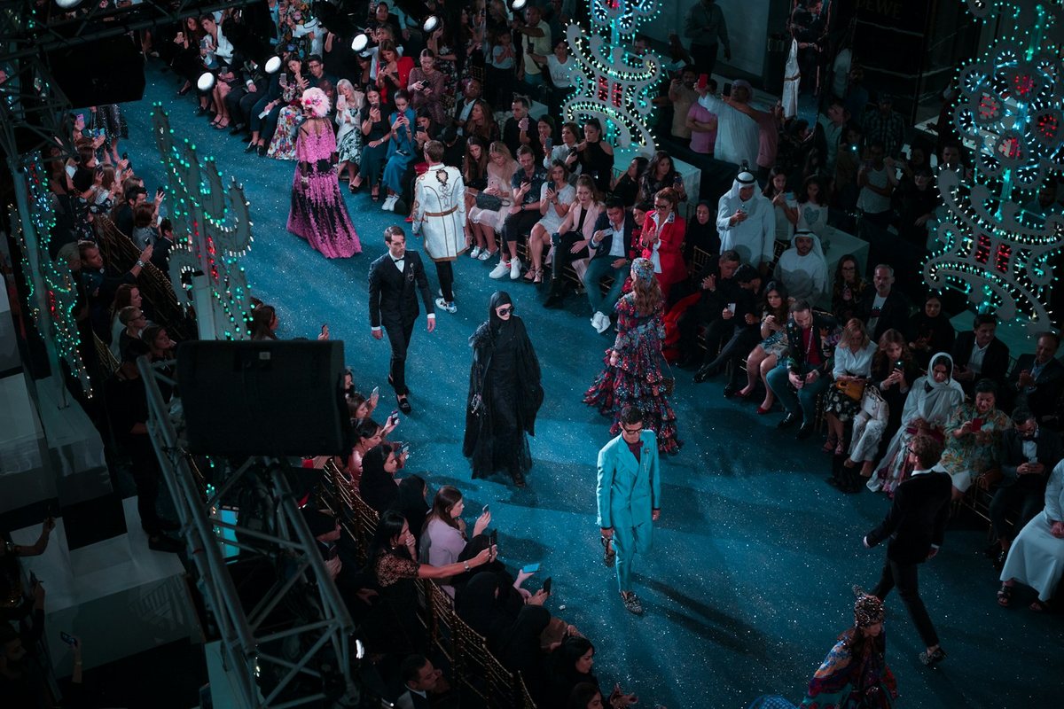 Eventi di moda live: sfilate che sfidano il convenzionale