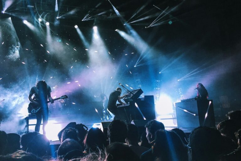 La passione della musica indie: concerti che creano legami