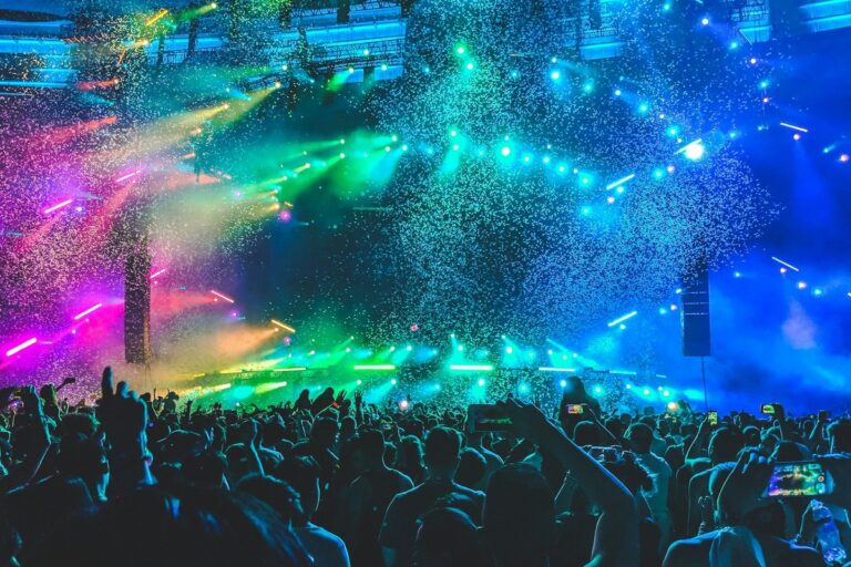 Magia e musica sotto le stelle: il fascino dei concerti all’aperto