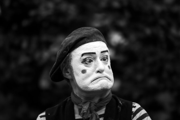 Teatro di strada: performance sorprendenti nei luoghi più inaspettati